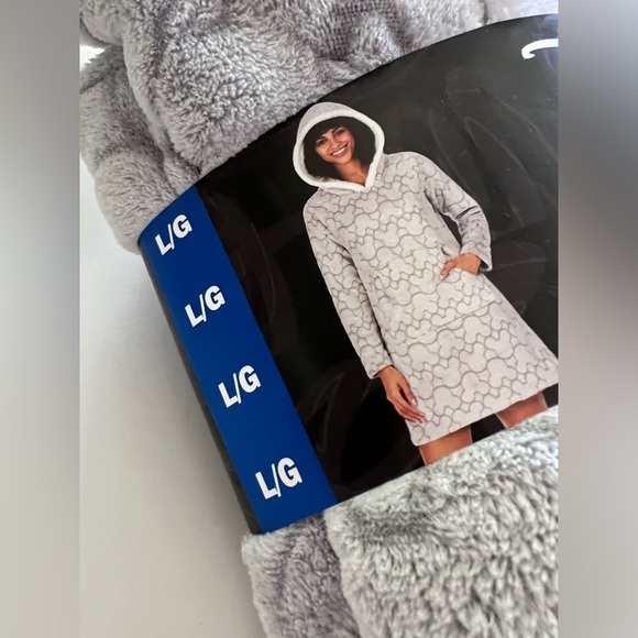 ✨NWT✨ Disney Mickey & Minnie Lounger with Cozy
Hood Grey and White Size L - Picture 8 of 11